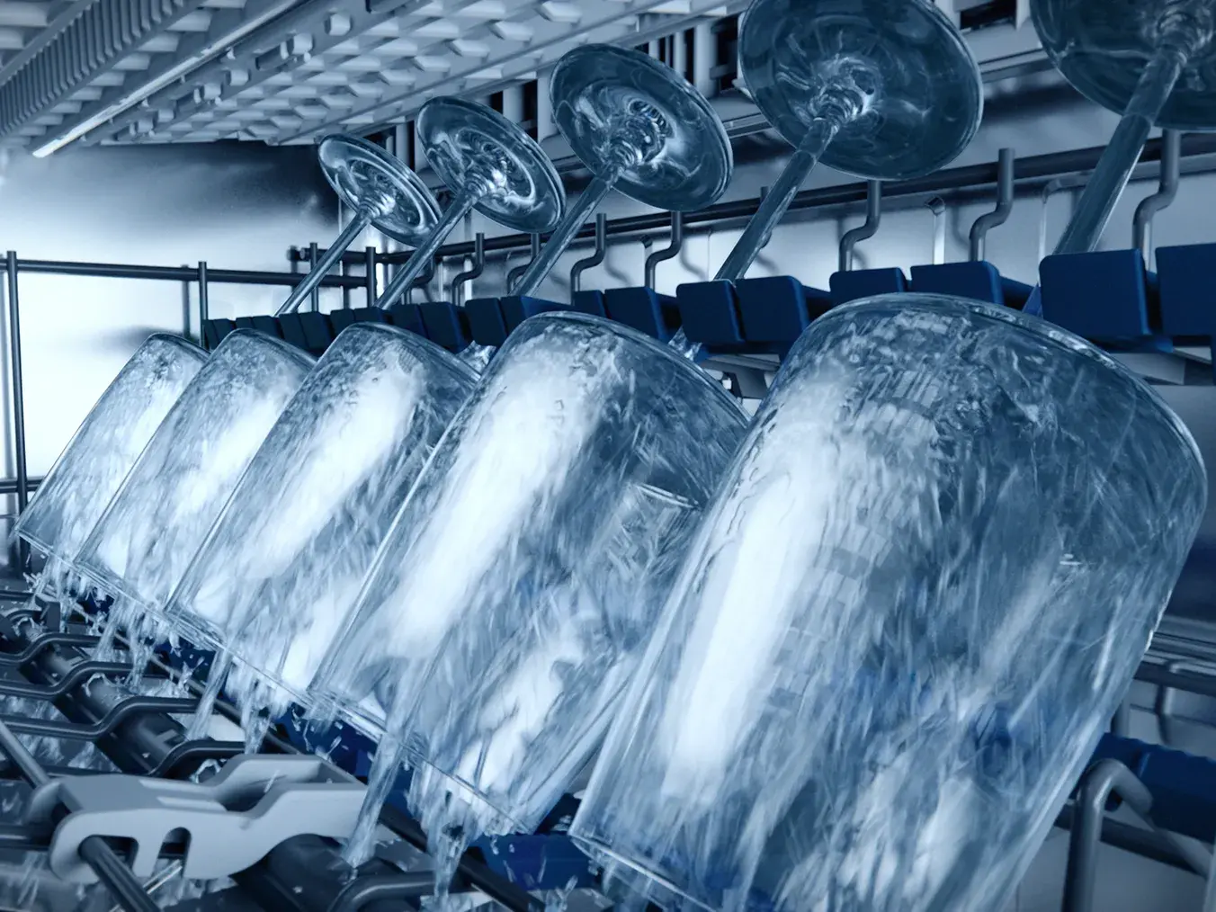 Siemens Geschirrspüler mit GlassZone für empfindliche Gläser Innenansicht im laufenden Spülprogramm